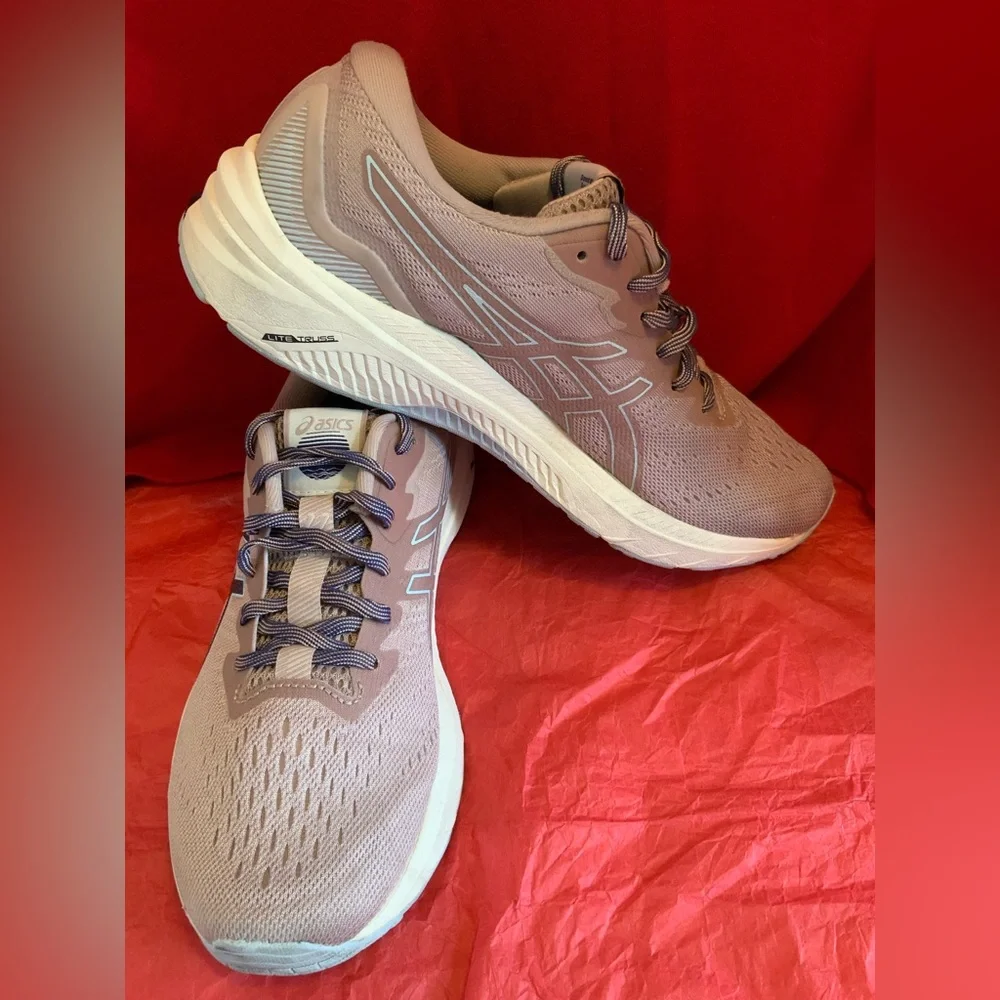 ASICS - Picture 3 of 13